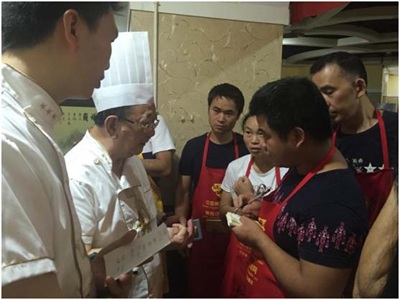 重慶餐飲界大咖董大師親臨隨手香餐飲創業培訓基地進行技術交流，轟動全場！